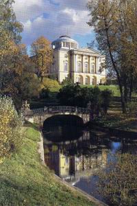 Павловский дворец. Вид от моста 
Кентавров